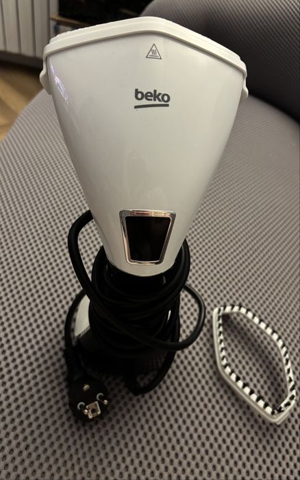 Aparat de călcat vertical cu abur Beko STM 6120 W, 2200 W