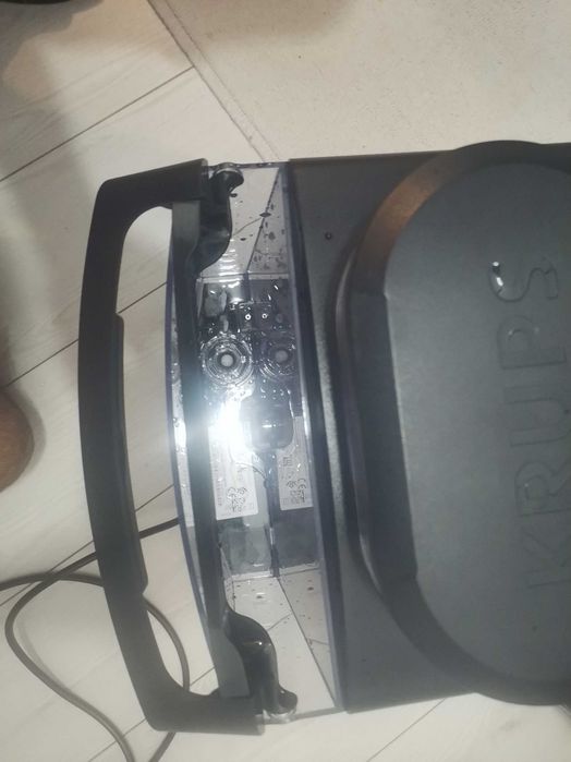 Продавам кафеавтомат Krups EA81