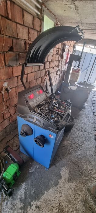 Машини за Гуми и изправяне на Джанти