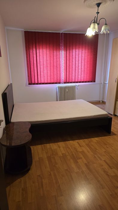 Vând apartament cu o cameră zona Dacia