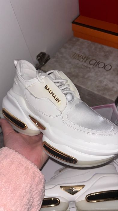 Кроссовки модные