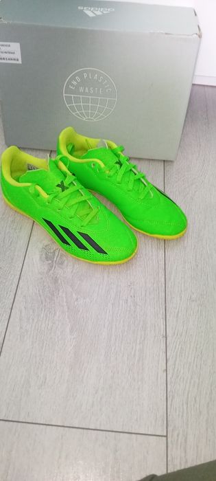 Обувки за зала Adidas р-р 34