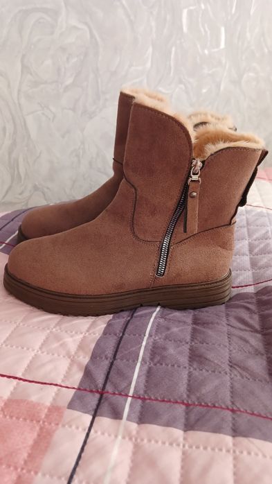 Срочно продам ботинки