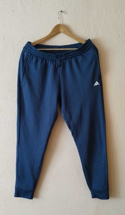 100% Оригинално ватирано мъжко спортно долнище ADIDAS!