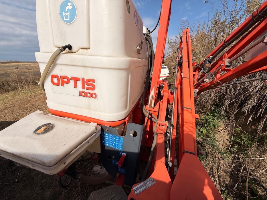 Masina de erbicidat purtata KUHN Optis 1000 – An 2018