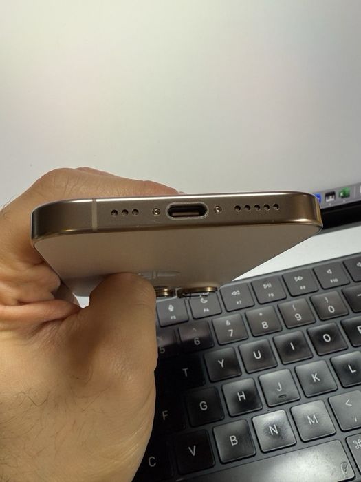 iPhone 16 Pro  Перфектен!