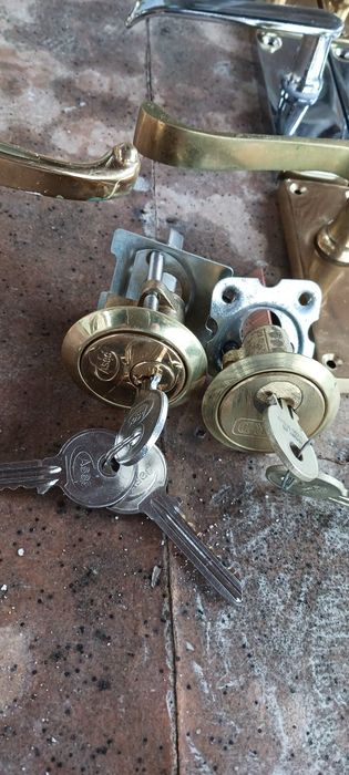 Mânere vechi sliduri feronerie ușa