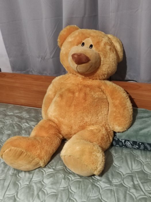 Голяма плюшена мечка