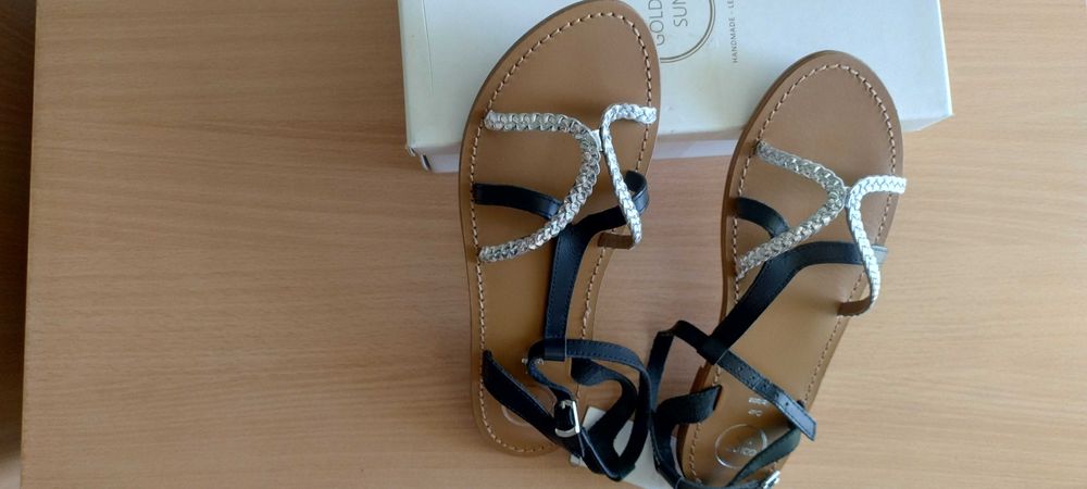 Дамски сандали от естествена кожа в черно и сребристо-Golden sun