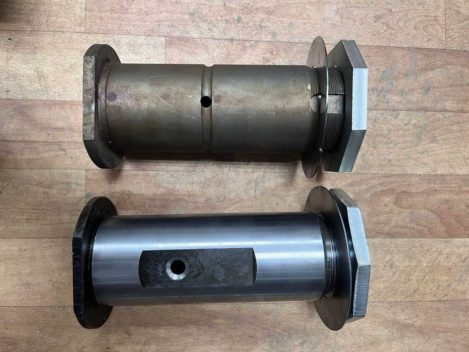 Пальцы и оси на прицепы.