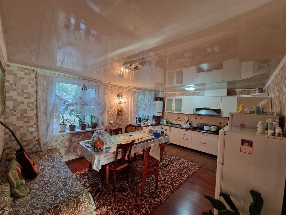 Үй сатылады 2 этаж