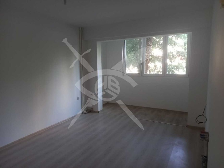 Продава се Тристаен апартамент в София, Толстой - 65 кв.м за 2124 €/кв.м - Снимка #3