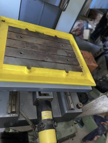 3 осна CNC фреза с ЦПУ Fanuc 6M - Вертикален обработващ център