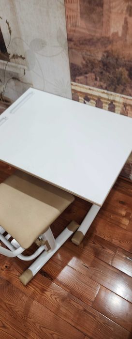 Продаётся детская парта со стулом