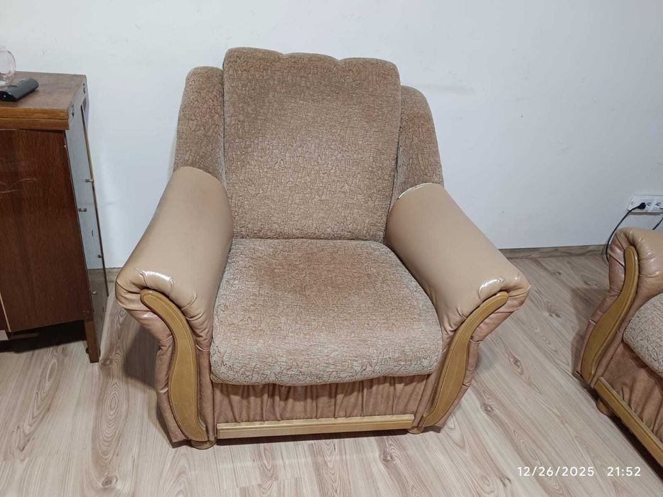 Canapea extensibila 3 locuri