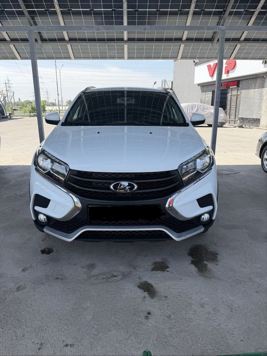 Lada xray cross sotiladi holati ideal bir qul moshina