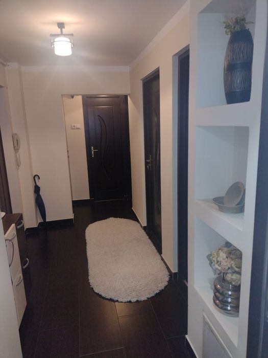 Închiriez apartament 3 camere decomandat