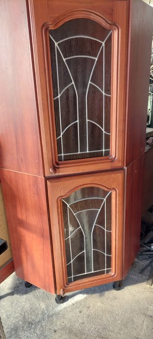 Vînd corpuri din pal .