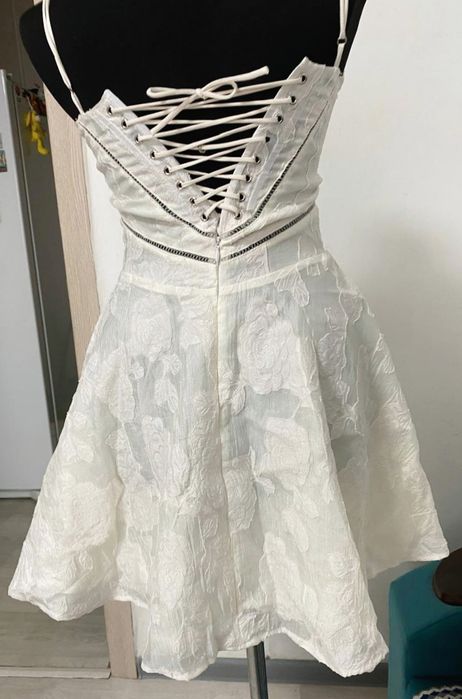 Продается белое платье