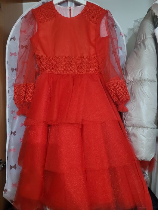 Платья на выпускной в садик.120 ростовка.Новые