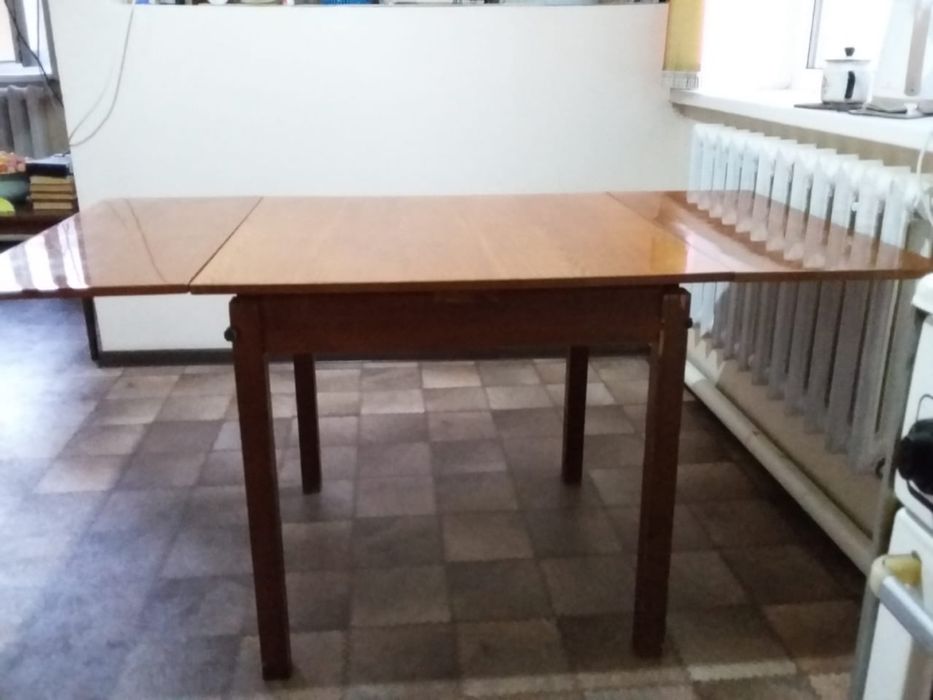 Продам журнальный столик и стол