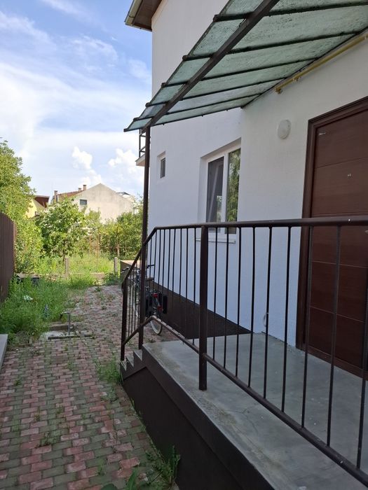 Vand casa finisata  3 camere