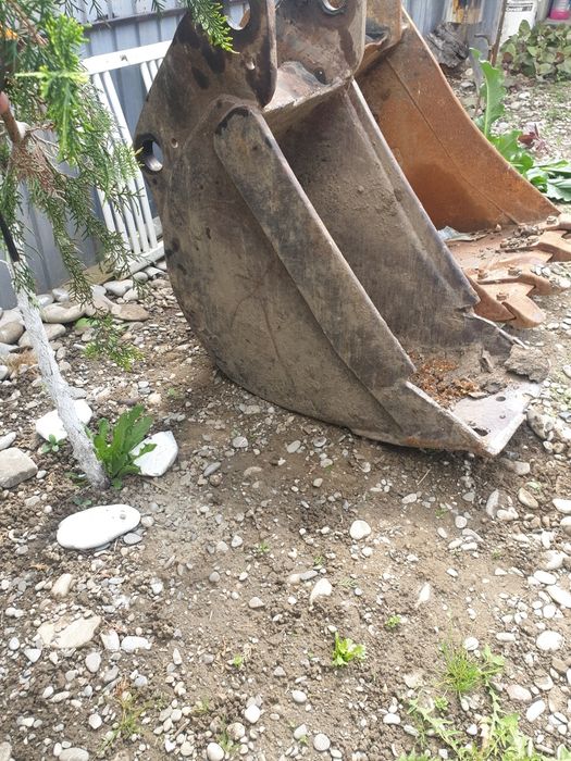 Cupe buldo excavator caterpilar