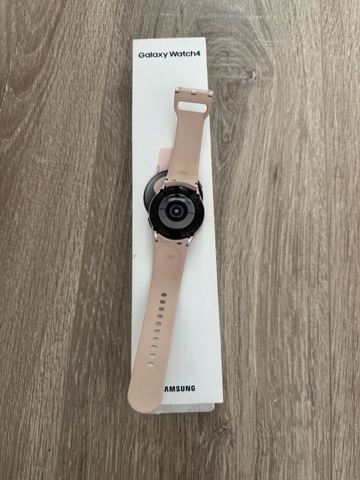 Galaxy Watch4 часы