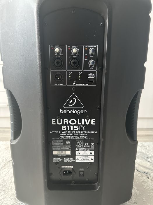 Behringer Eurolive B115D — активные колонки, пара