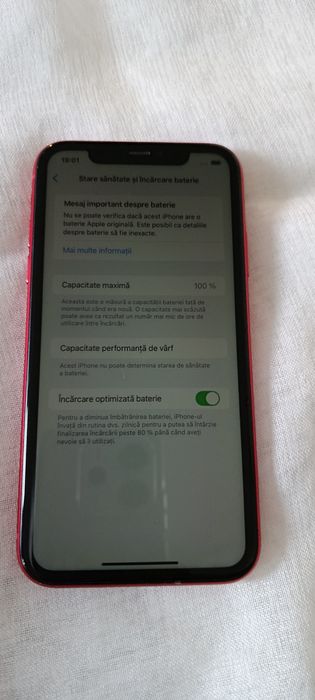 Vând telefon IPhone11  culoare roșie , functional