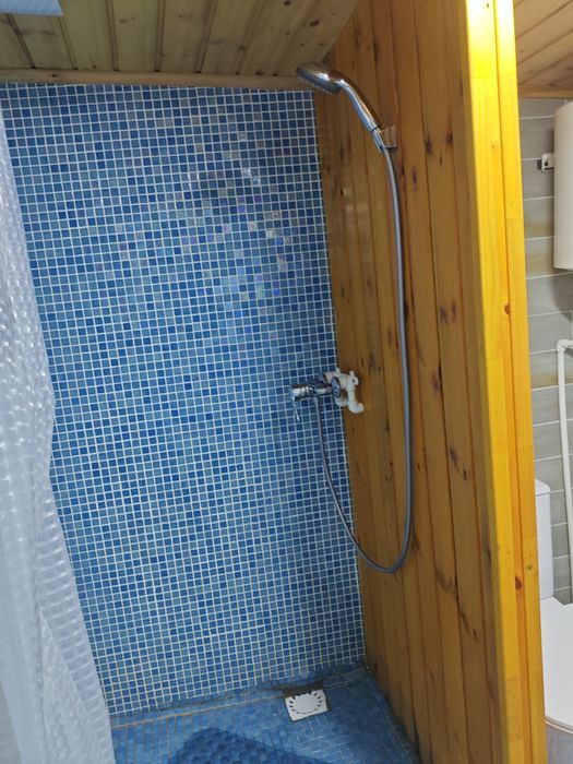 Домик со всеми удобствами и кондиционером.
