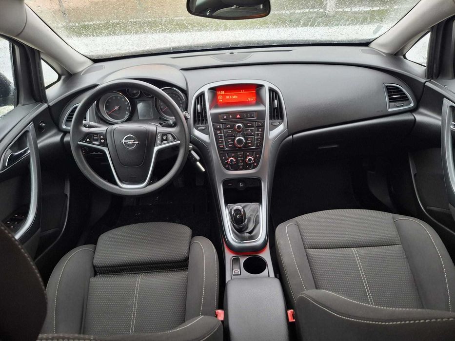 Opel Astra J - Limuzina  - 1.4 Turbo Benzina 140CP