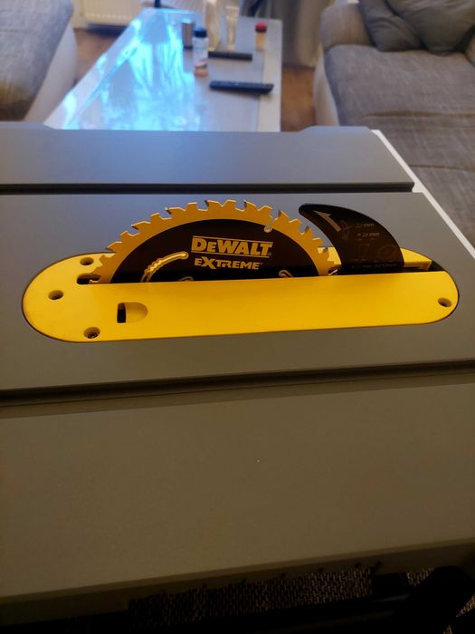 Продавам DeWALT DWE7485 настолен циркуляр
