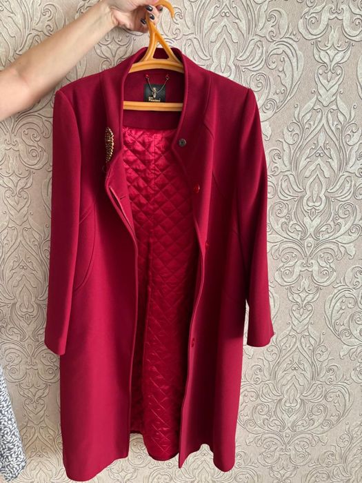 Пальто  красное
