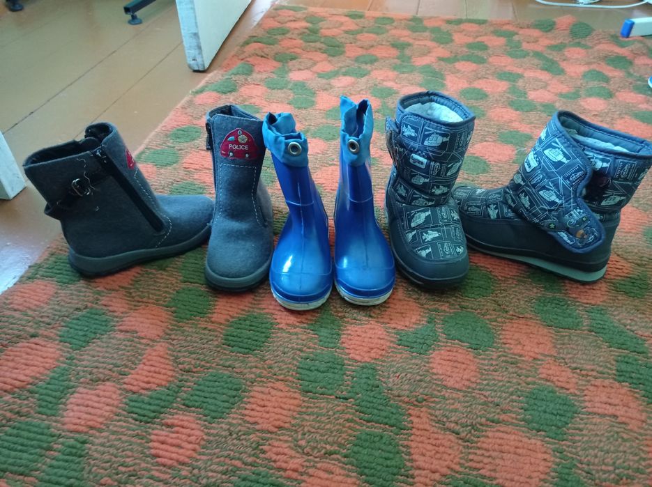 Продам детскую обувь