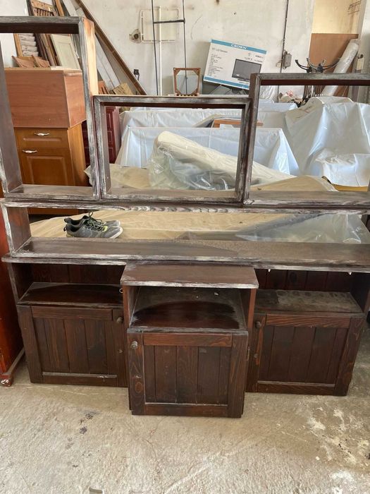 Стелажи за стена  и обзавеждане за бар