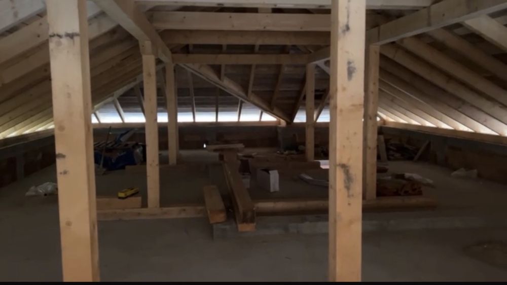 Casa de vanzare, se preda cu decorativa data!