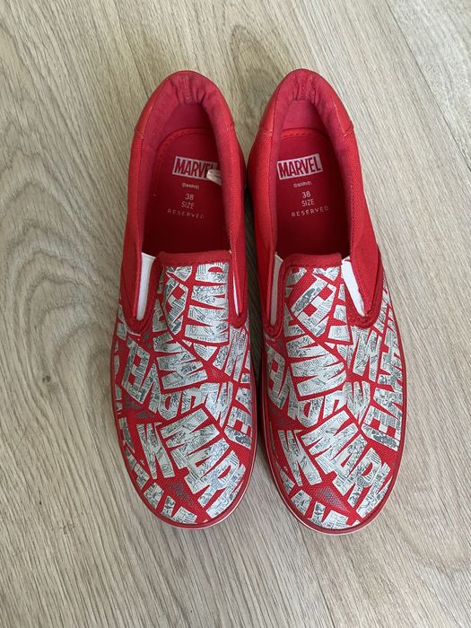Стильные новые слипоны Marvel 38 размер