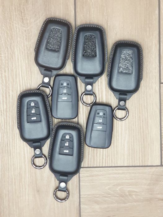 Чехол для ключа Toyota Camry 70. 75