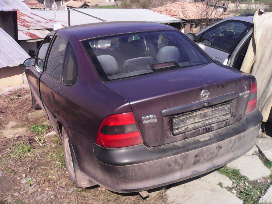 опел вектра б opel vectra B 1.8бенз. седан само на части