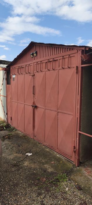 Garaj din cărămidă cu beci