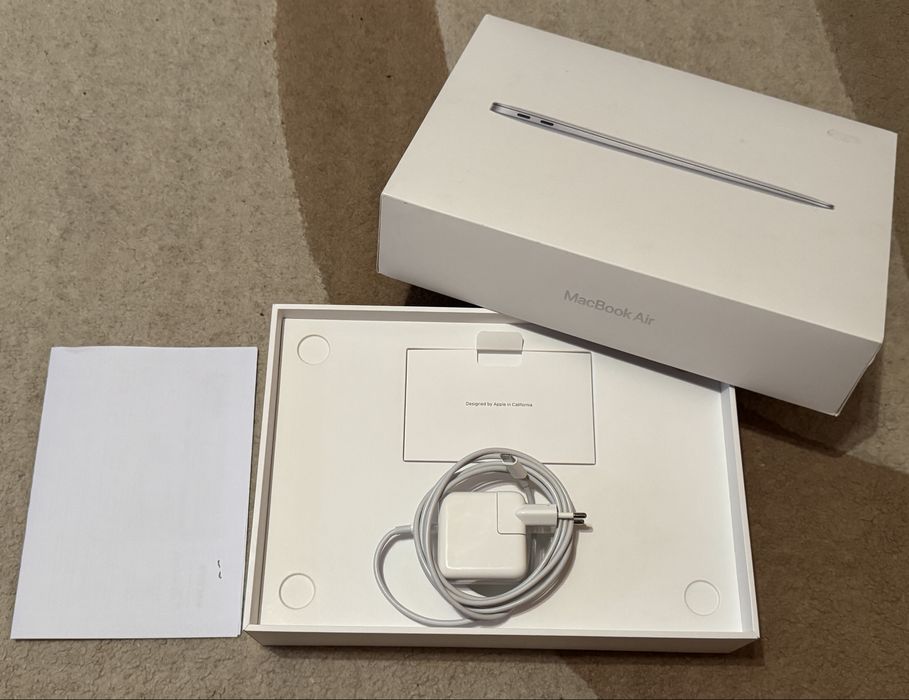 MacBook Air M1 13 inch 8/256