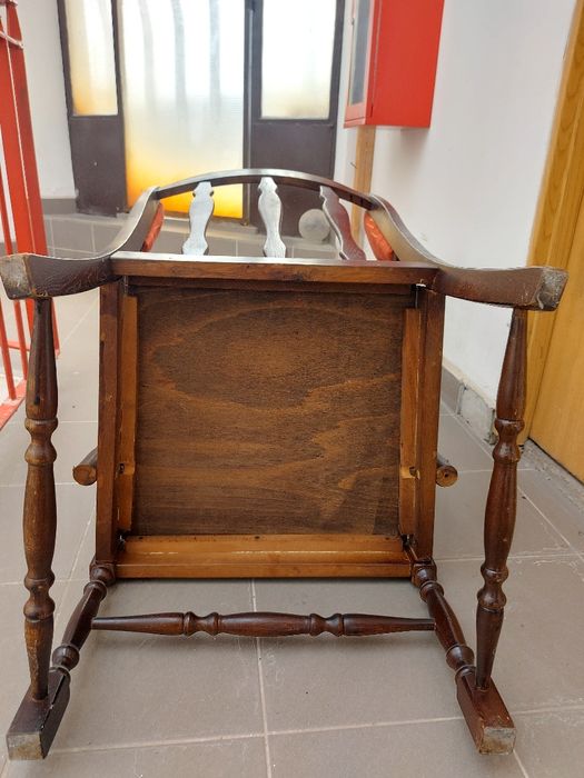 Vând scaune lemn vechi