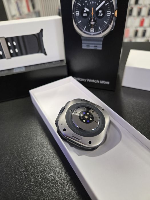 Samsung Watch Ultra / Titanium Silver/Black / DeluxGSM