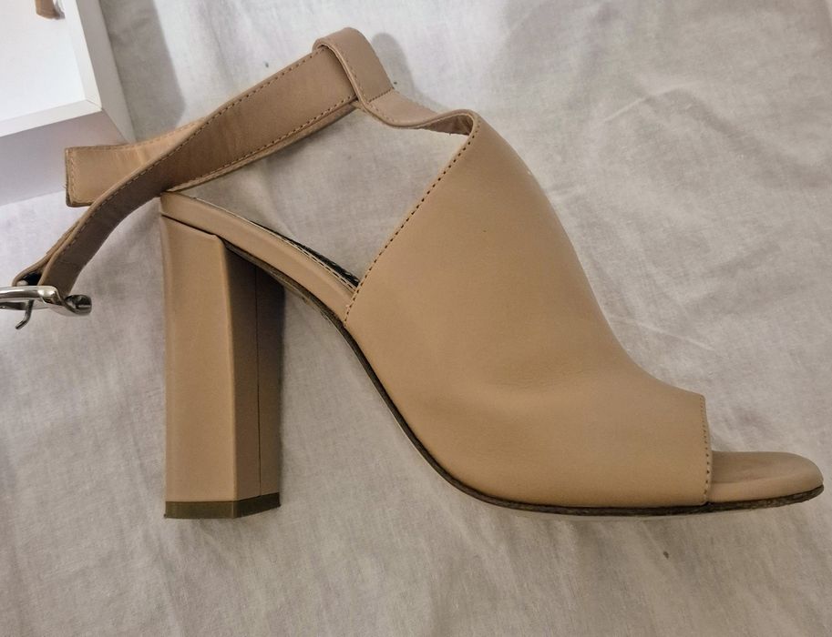Sandale  musette, nude/bej-rozaliu, cu toc gros

Material cu aspect de pi