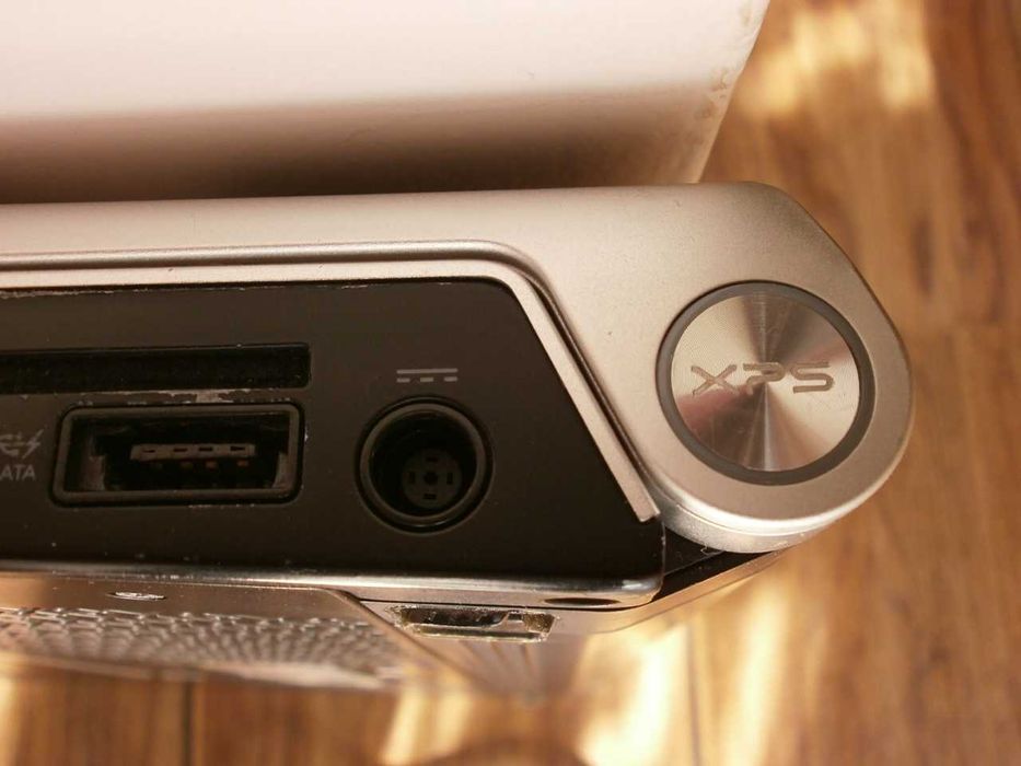 Dell Studio XPS 13.3" Лаптоп Notebook Intel 2.4GHz 4GB GeForce 9500M