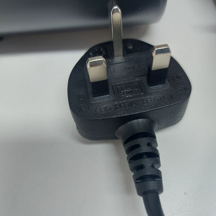 Ново оригинално зарядно Makita DC18SD