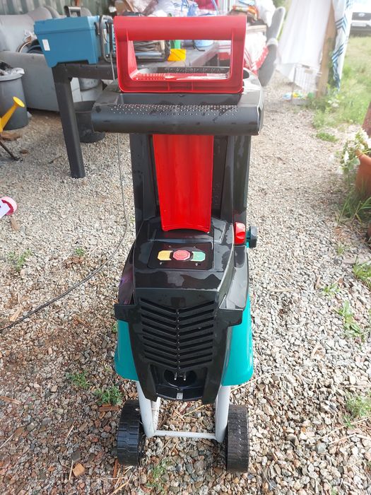 Садовый измельчитель Bosh AXT 25 TC