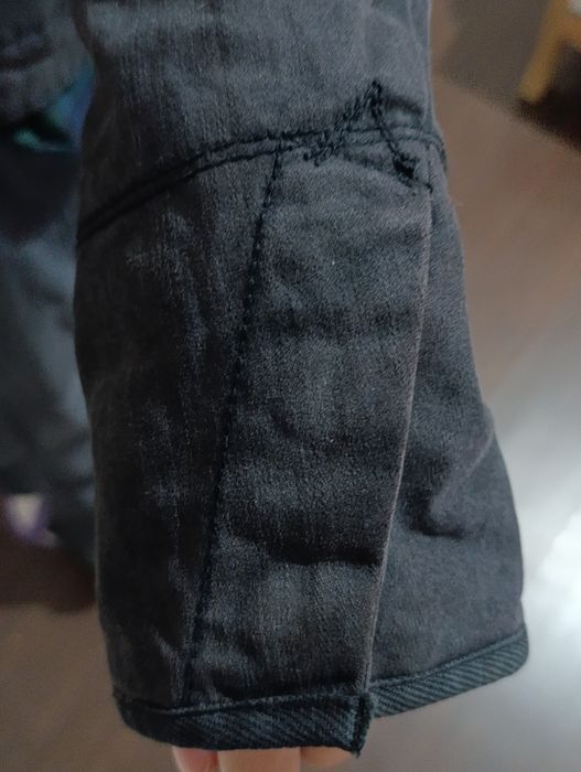 укороченная черная куртка от Levi Strauss