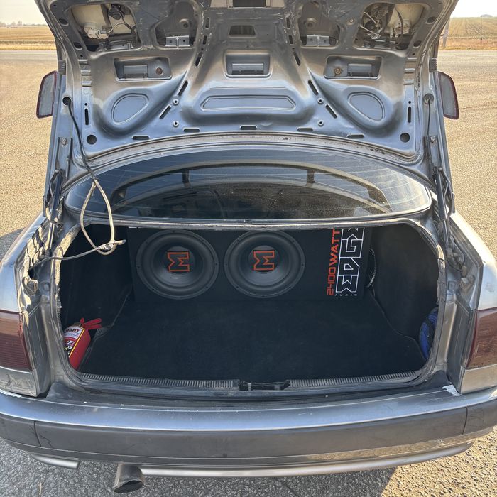 Машина ауди 80 б4